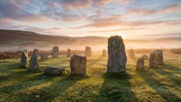 Sites mégalithiques mystérieux d'Europe : pierres géantes et secrets ancestraux