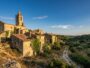 Au détour d'une route oubliée de Provence se cache un village figé dans le temps que plus aucune carte ne signale