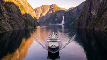 Depuis que j'ai découvert cette croisière dans les fjords norvégiens, je sais que je ne reprendrai plus jamais l'avion pou...