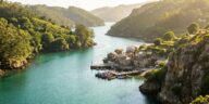 « On adorait l'Algarve » : pourquoi ces habitués de l'été portugais filent désormais sur cette côte galicienne aux airs de...