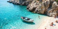 « On adorait les îles grecques » : pourquoi ces voyageurs fidèles filent désormais juste en face, sur la côte albanaise