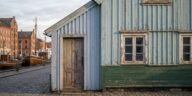 On reste tous dans le centre médiéval de Tallinn, sauf les voyageurs qui connaissent ces rues de maisons en bois