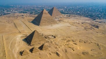 Sous le sable du plateau de Gizeh dormait un trésor oublié depuis des millénaires : ce que les archéologues viennent de ré...