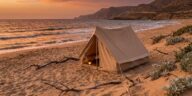 Camping sur les plages d'Algérie : où planter sa tente légalement les pieds dans l'eau