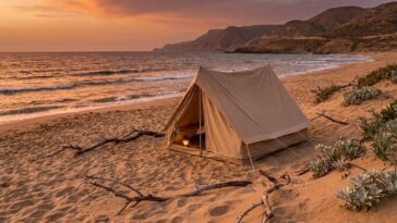 Camping sur les plages d'Algérie : où planter sa tente légalement les pieds dans l'eau