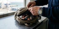 J'ai acheté mon chocolat trois fois moins cher qu'à Kuala Lumpur : au ferry du retour, un agent m'a demandé d'ouvrir mon sac