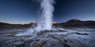 J'ai quitté San Pedro à 4 h du matin pour voir les geysers d'El Tatio fumer : à 4 300 m, devant la barrière, ma carte banc...