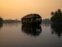 « Je croyais qu'on naviguerait jusqu'au matin » : à l'embarcadère d'Alleppey, on m'a expliqué ce qui se passe dès que le s...
