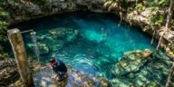 Les guides mayas font toujours passer les visiteurs sous la douche avant de descendre dans le cénote et ce n'est pas pour ...