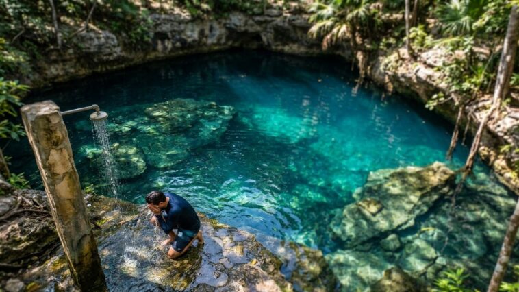 Les guides mayas font toujours passer les visiteurs sous la douche avant de descendre dans le cénote et ce n'est pas pour ...