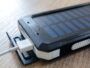 Les habitués des vols asiatiques collent toujours un bout de ruban sur leur batterie externe et ce n'est pas pour éviter l...