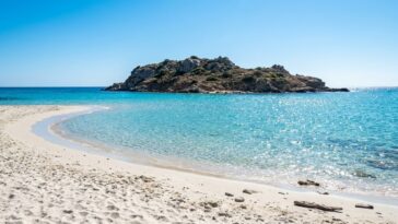 « On y est allé pour dix jours, on a failli ne plus rentrer » : ces eaux turquoise face aux îles grecques pour moitié prix