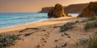 Plage vierge en Algérie sans touristes : les derniers rivages intacts et comment y accéder