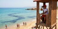 Sécurité sur les plages d'Algérie : courants, méduses et zones surveillées à connaître