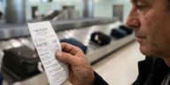 J'ai gardé tous les tickets des affaires rachetées en urgence pendant que ma valise était bloquée : la compagnie m'a viré ...