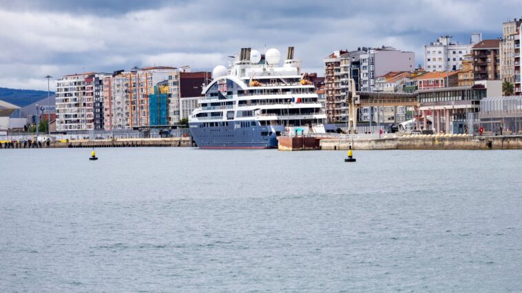 « On payait 1 100 € par mois pour notre appartement » : sur ce navire qui enchaîne 400 ports en trois ans et demi, la jour...